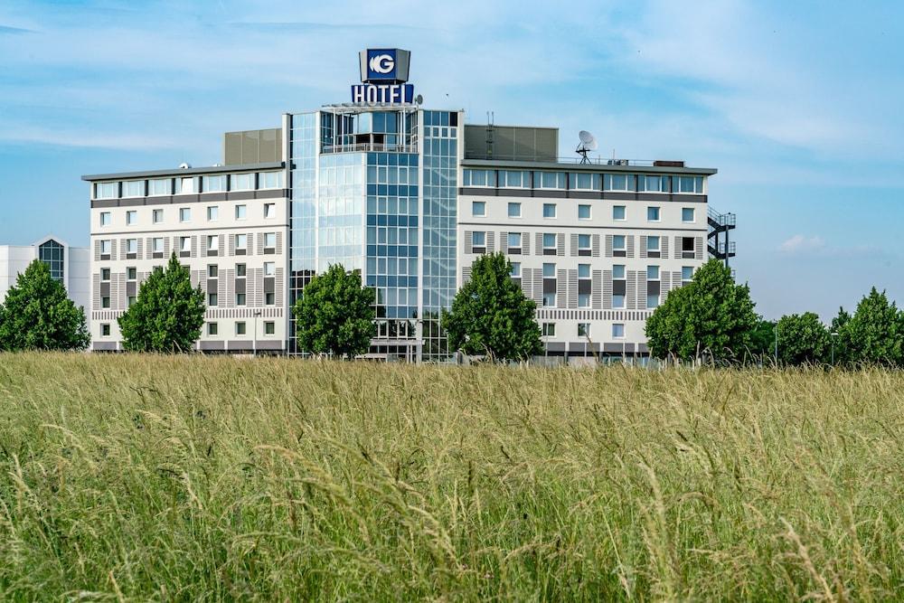 Globana Airport Hotel Шкойдиц Экстерьер фото