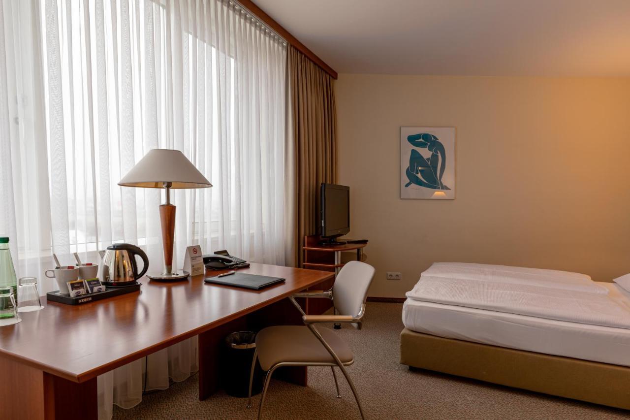 Globana Airport Hotel Шкойдиц Экстерьер фото