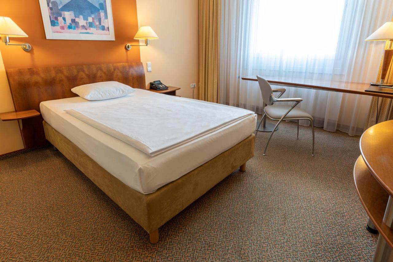 Globana Airport Hotel Шкойдиц Экстерьер фото