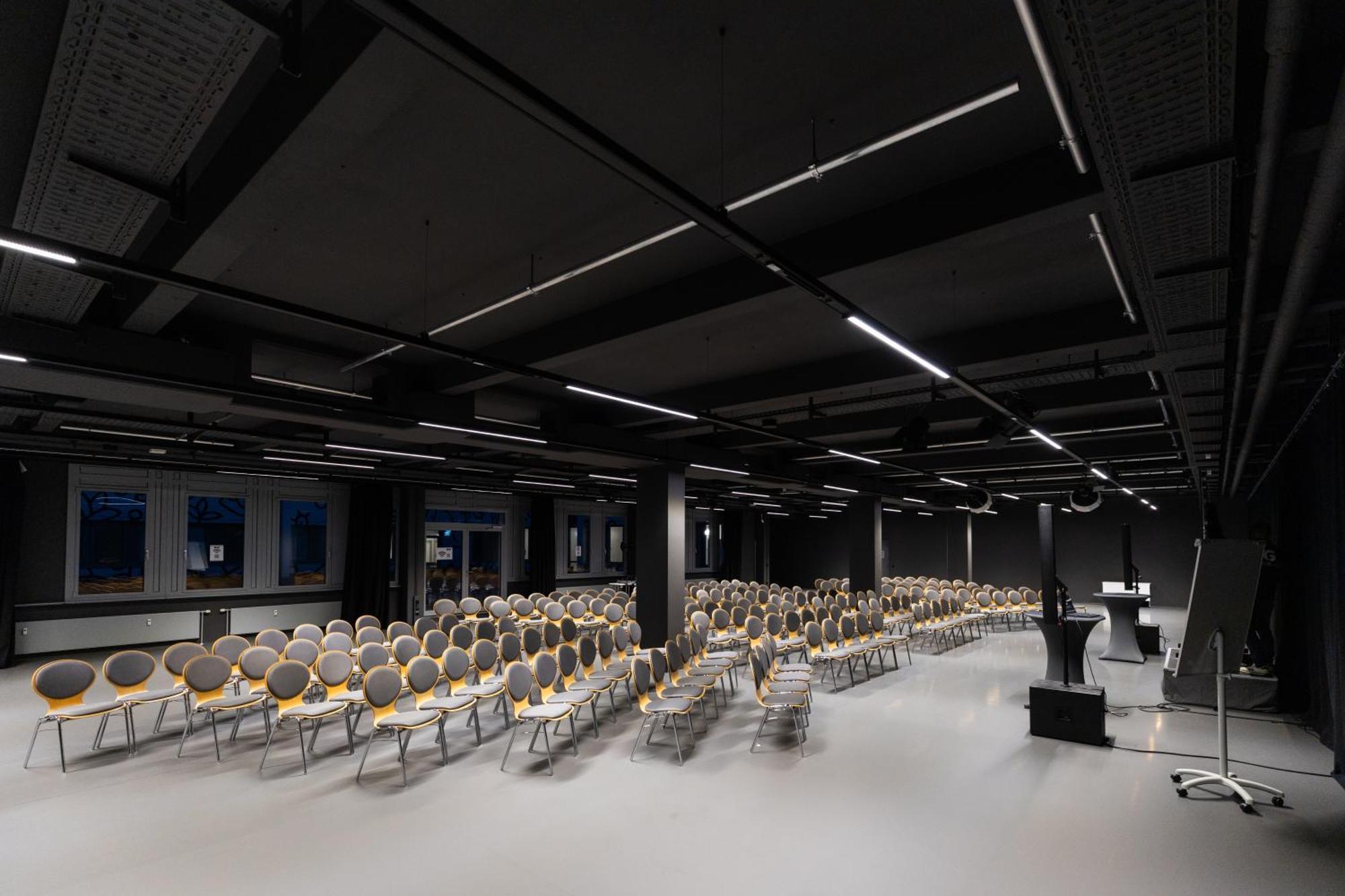 Globana Airport Hotel Шкойдиц Экстерьер фото