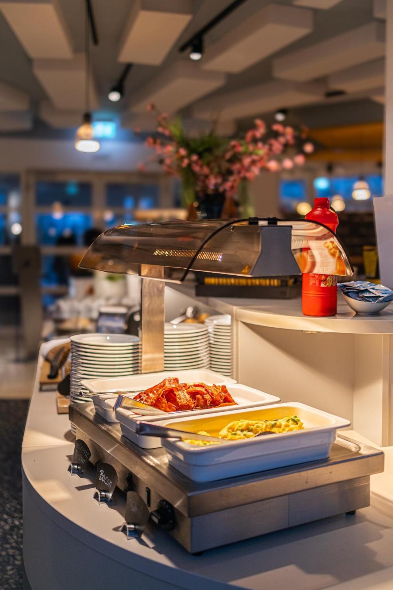 Globana Airport Hotel Шкойдиц Экстерьер фото