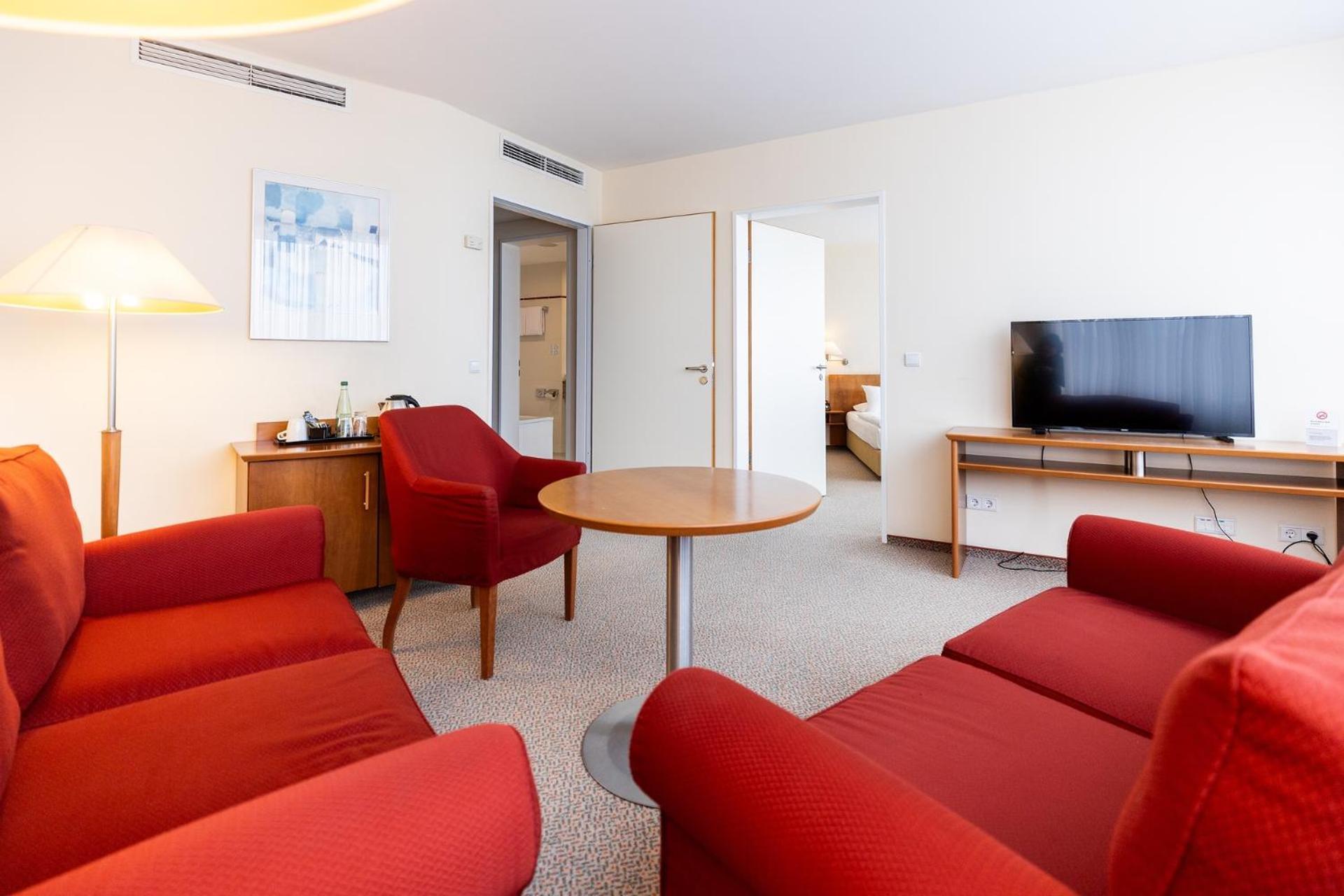 Globana Airport Hotel Шкойдиц Экстерьер фото