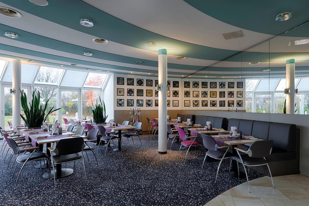 Globana Airport Hotel Шкойдиц Экстерьер фото