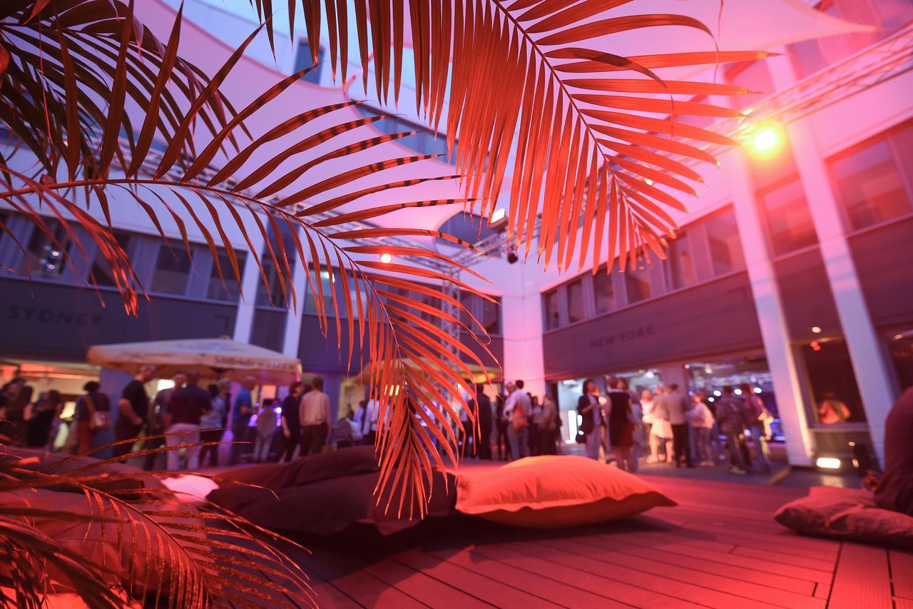 Globana Airport Hotel Шкойдиц Экстерьер фото