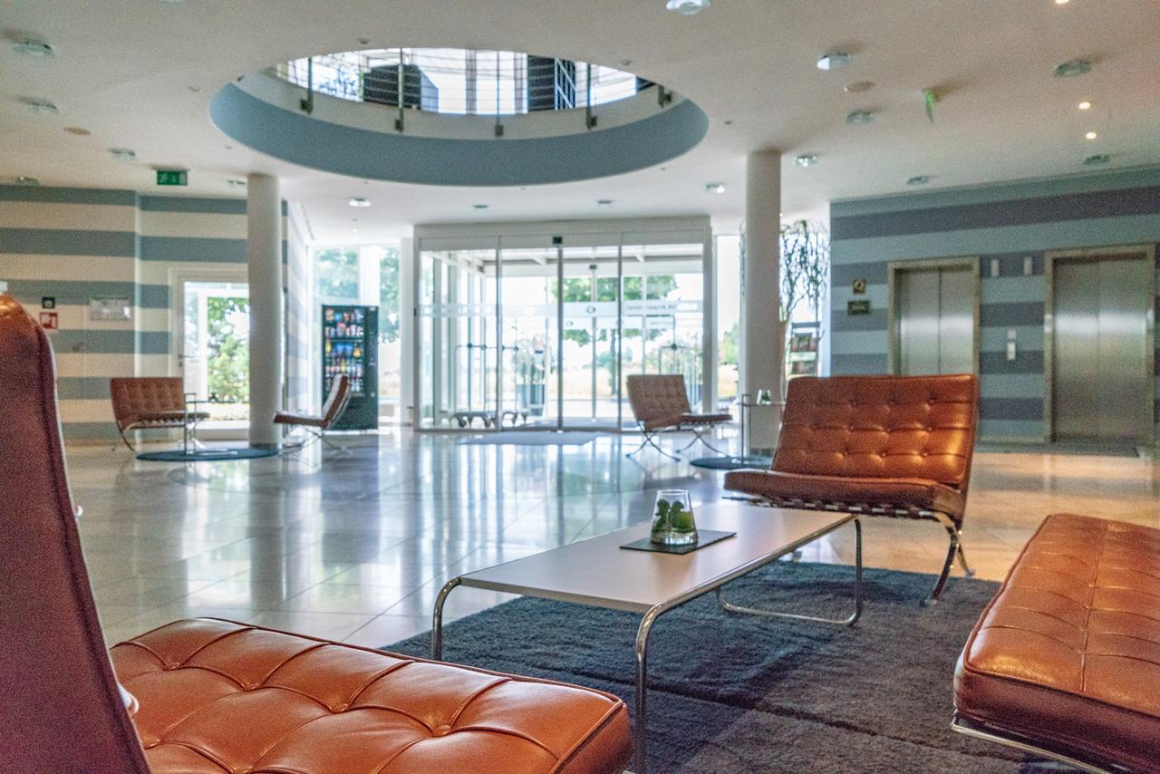 Globana Airport Hotel Шкойдиц Экстерьер фото