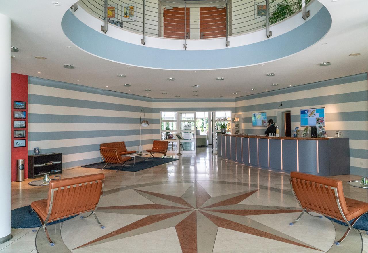 Globana Airport Hotel Шкойдиц Экстерьер фото