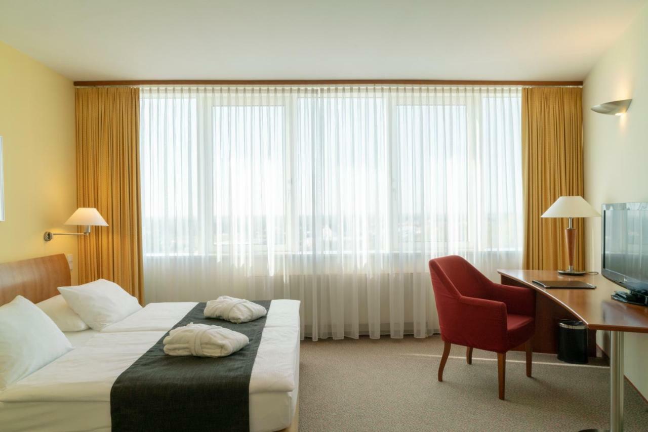 Globana Airport Hotel Шкойдиц Экстерьер фото