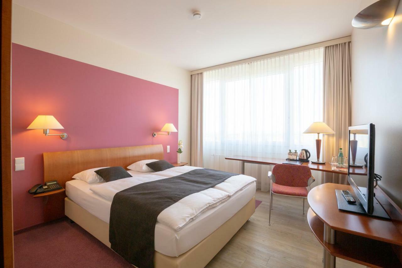 Globana Airport Hotel Шкойдиц Экстерьер фото