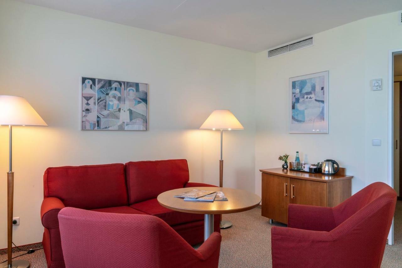 Globana Airport Hotel Шкойдиц Экстерьер фото